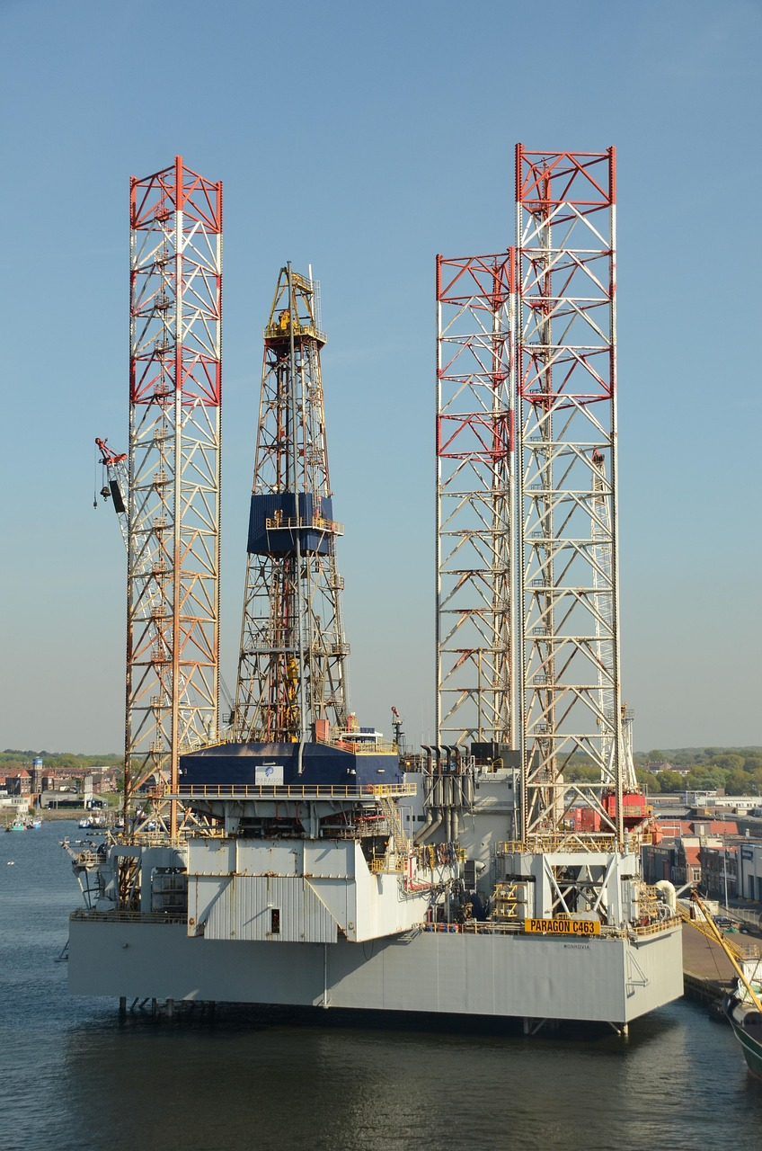 https://brownhill-group.com/wp-content/uploads/2025/07/oil-rig-2310339_1280.jpg